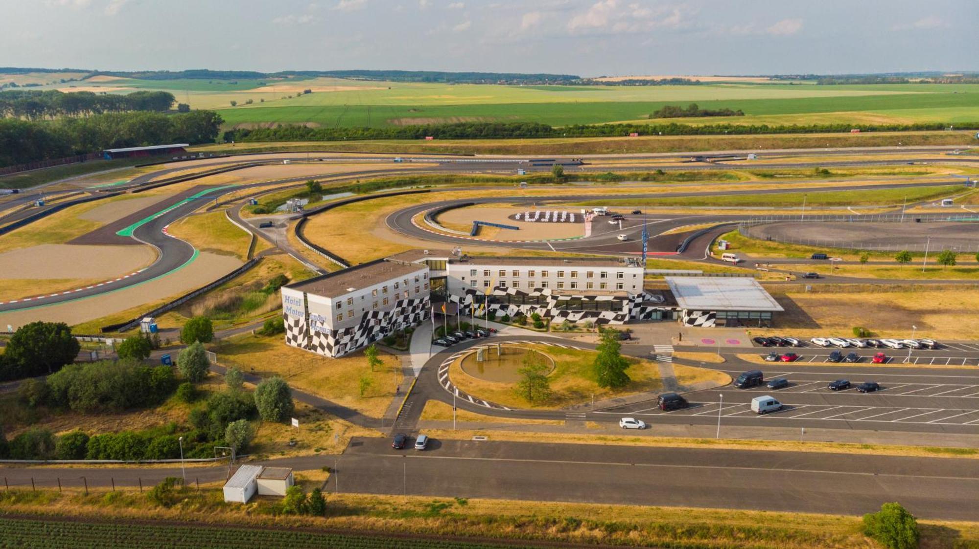 Hotel Motorsport Arena 오쉐르슬레벤 외부 사진